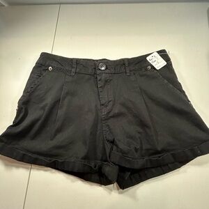D15.12 Ambiance Apparel black cuffed shorts Small